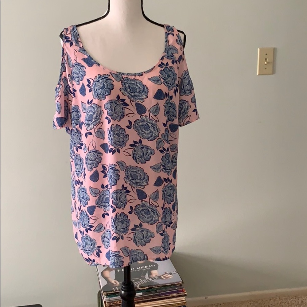 EUC Kut from the Kloth blouse pink blue floral xl